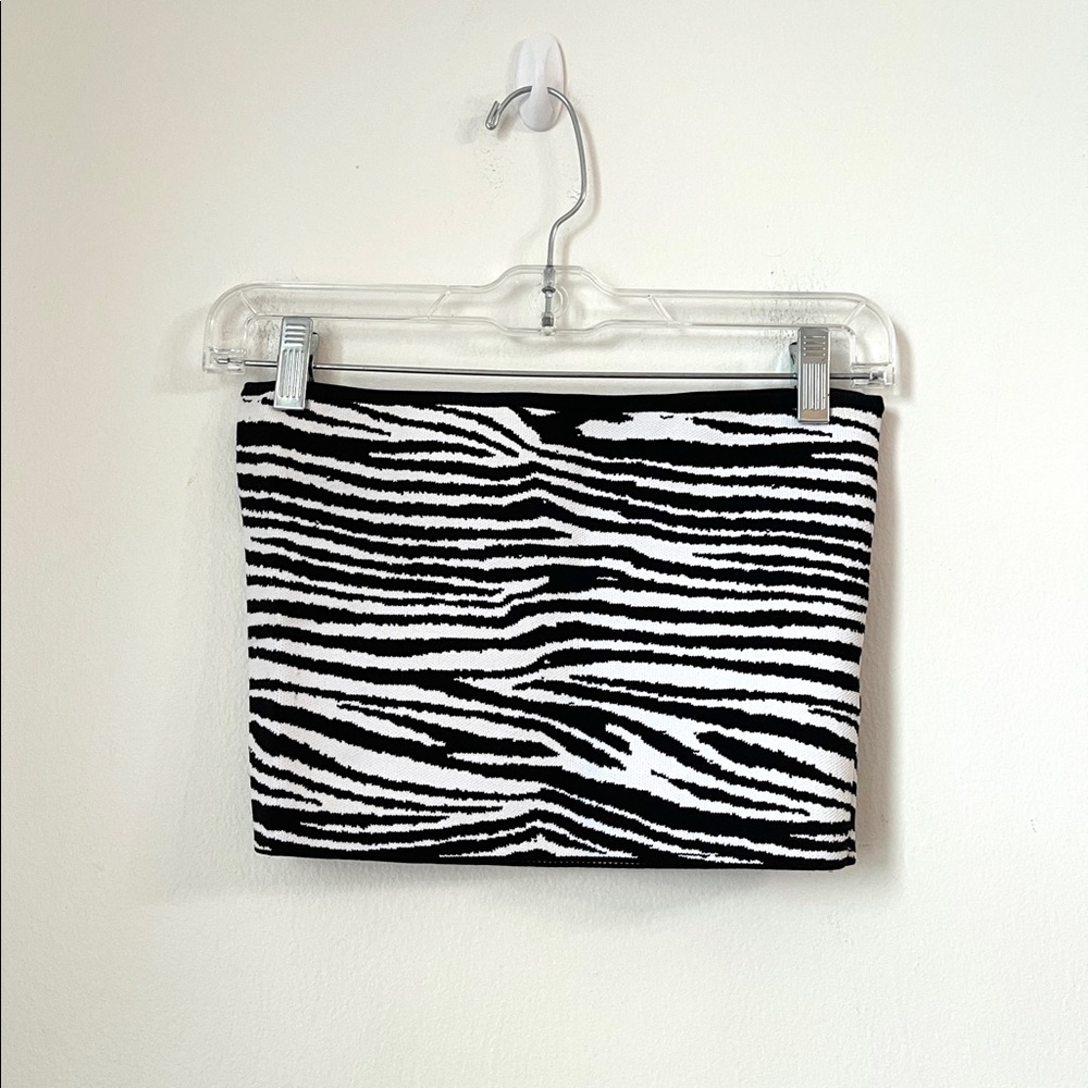 Aritzia Monochrome Zebra Pattern Crop Top